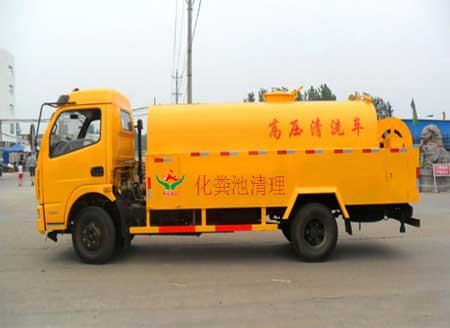 化粪池清理(图1) 化粪池清理(图1)